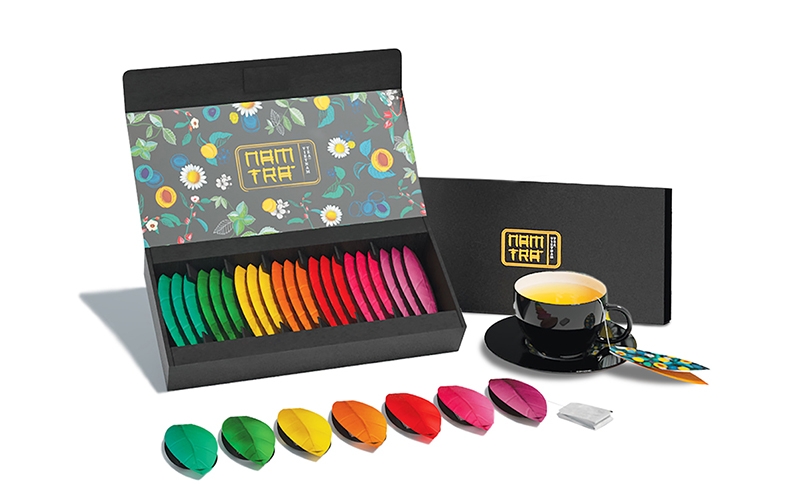 花茶包裝設計,產品共有杏仁，蓮花，雛菊，薄荷葉等花茶種類